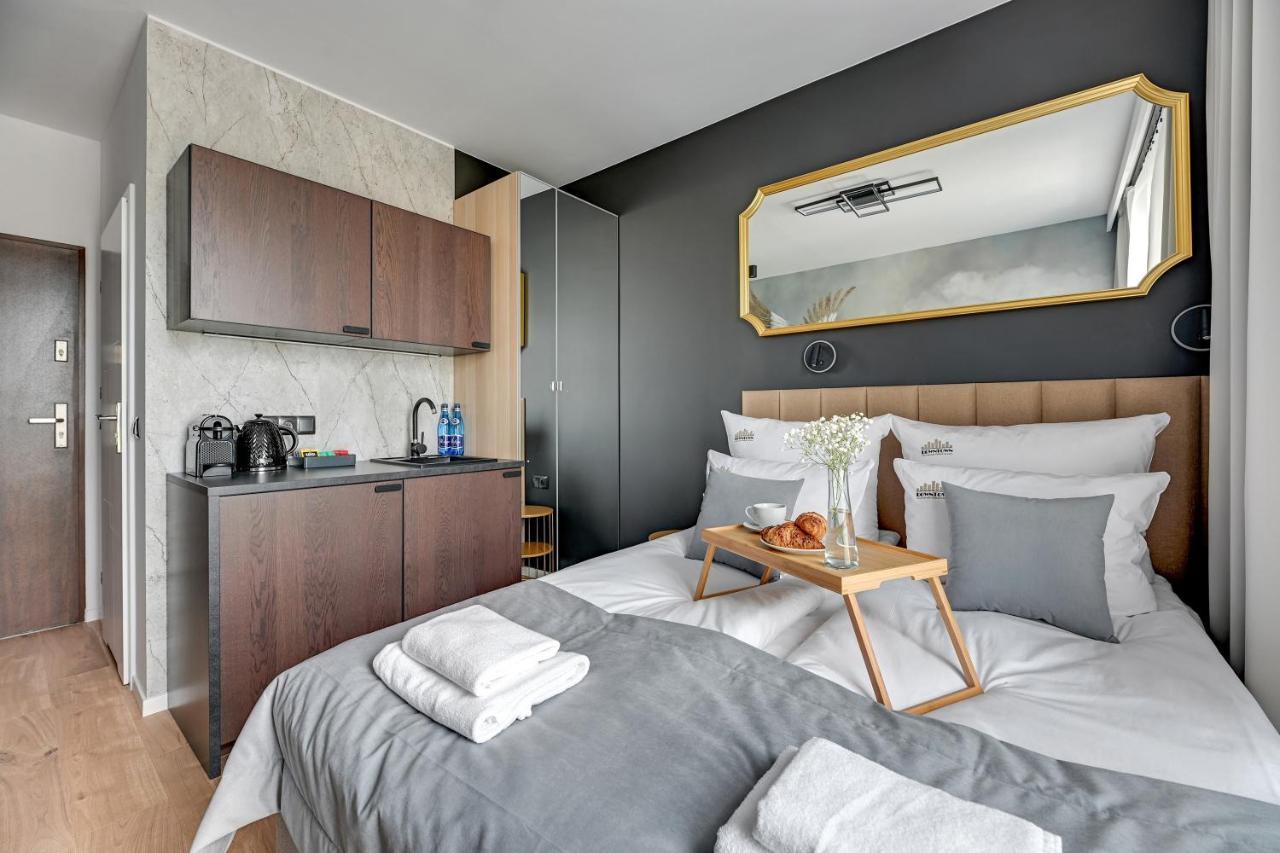 City Center Garden Gates Boutique By Downtown Apartments غدانسك المظهر الخارجي الصورة